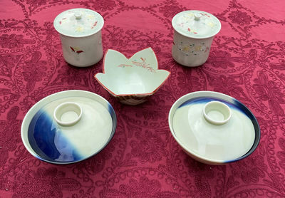 Vintage Japanese Ceramic bowls with lids and a leaf-shaped dish - Image 1 of 10
