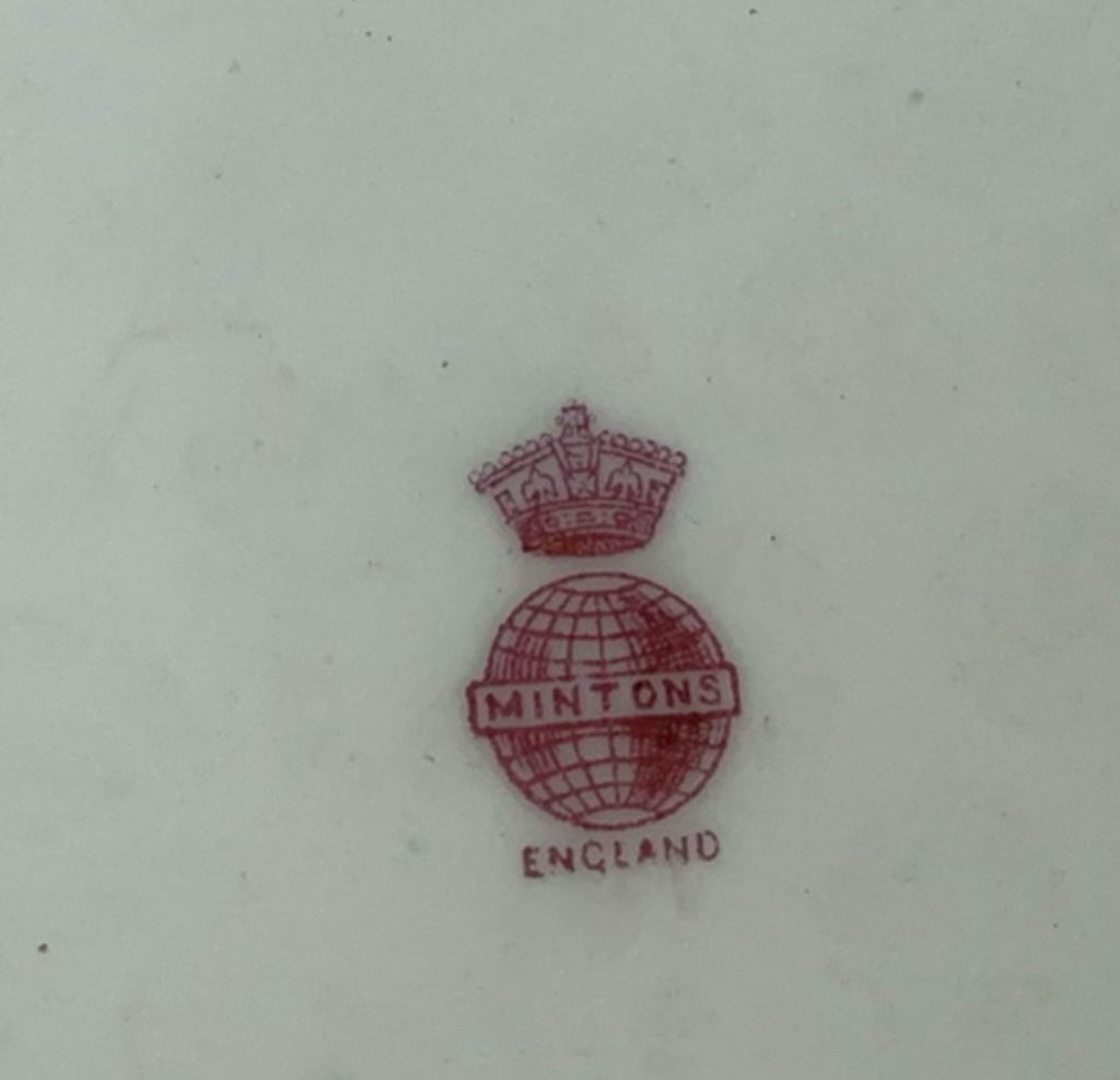 9 Unique China dinner plates - image 6 of 11