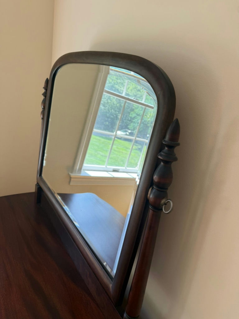 Antique Victorian Style Mahogany Bow-Front 3-Drawer Chest & Tilting Arched Vanity Mirror - image 4 of 5