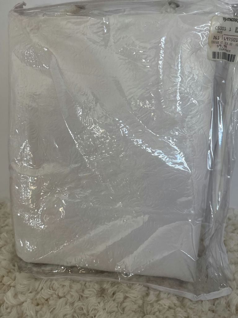 White Floral Damask Table Runner (Brand New in Bag) - image 1 of 1