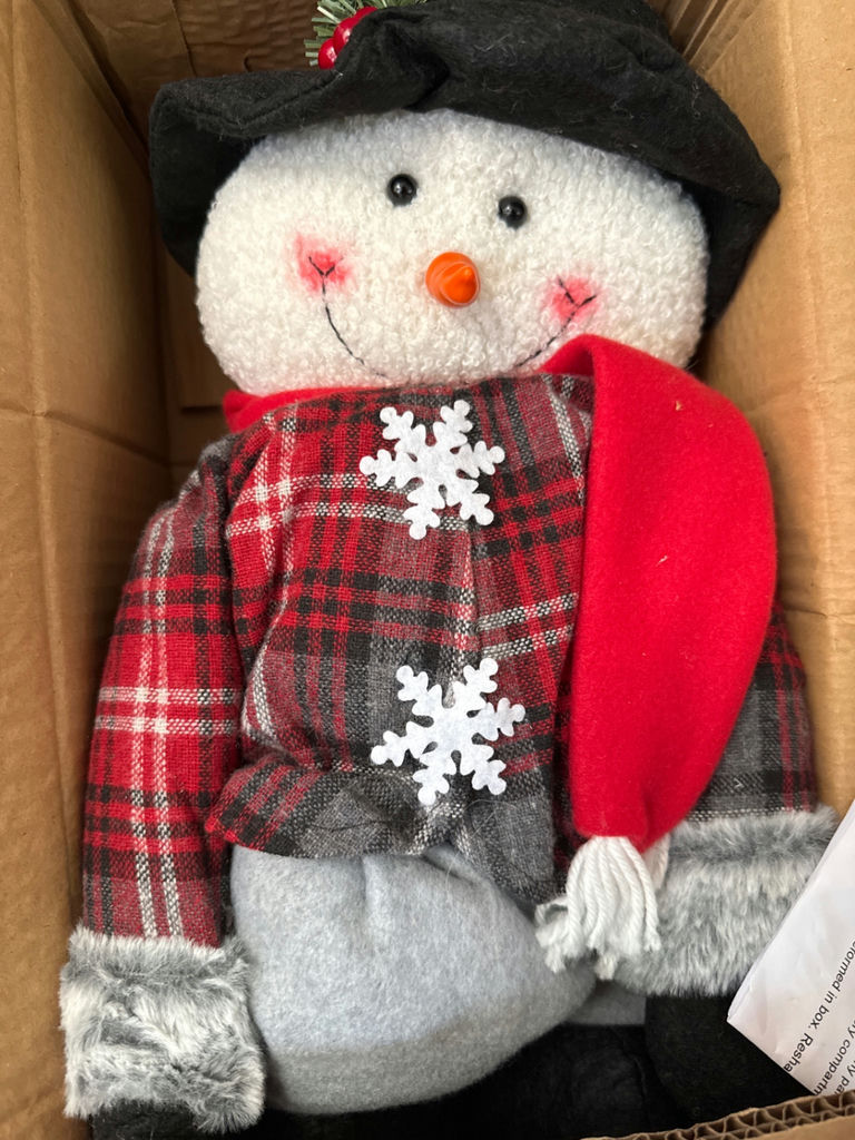 New Snowman plush in box with new  Christmas wreath - image 3 of 4