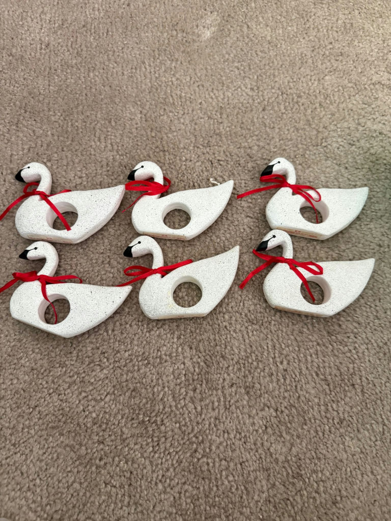 Assorted napkin rings and decorative trinkets - image 7 of 8
