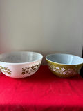 Set of floral-bordered Pyrex mixing bowls - thumbnail 3 of 7