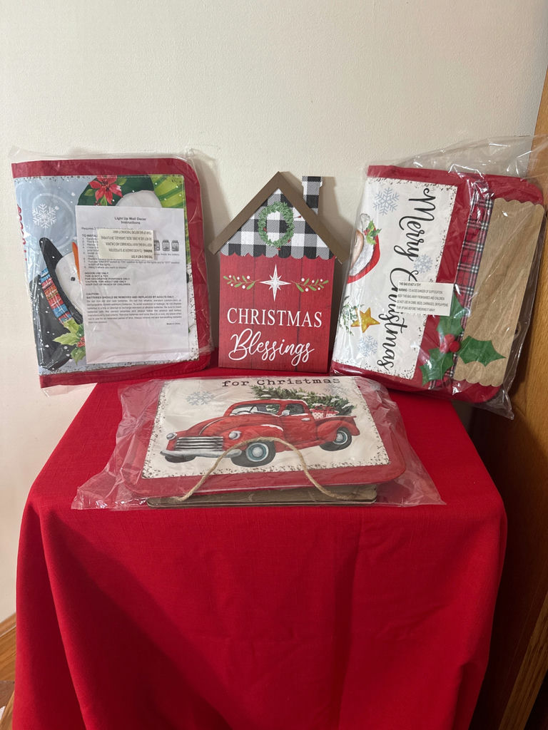 Christmas-themed decorative signs and textiles - image 2 of 3