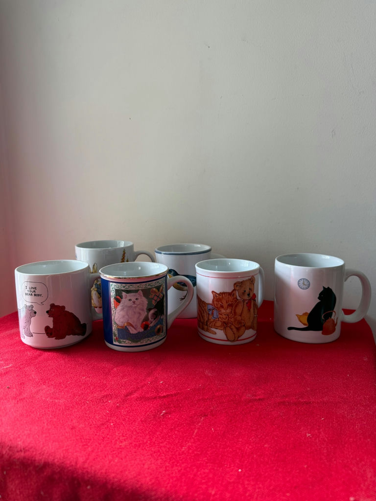 Assorted animal-themed ceramic mugs - image 1 of 7