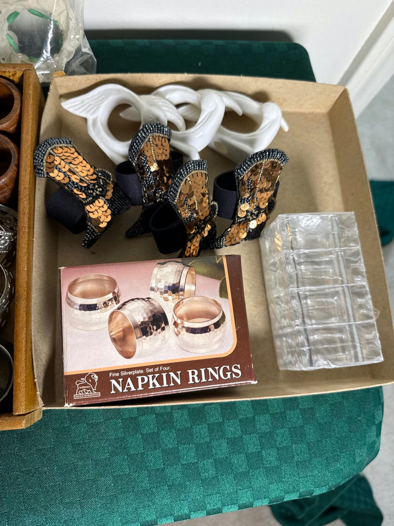 Assorted napkin rings and decorative trinkets - image 4 of 8