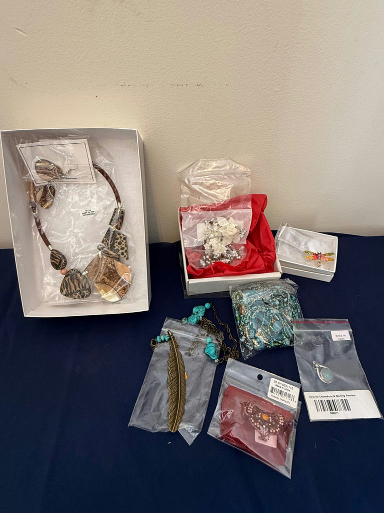 Assorted Jewelry and Beaded Accessories - image 2 of 7