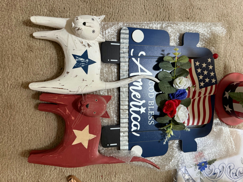 Patriotic USA-themed home decor assortment - image 3 of 8