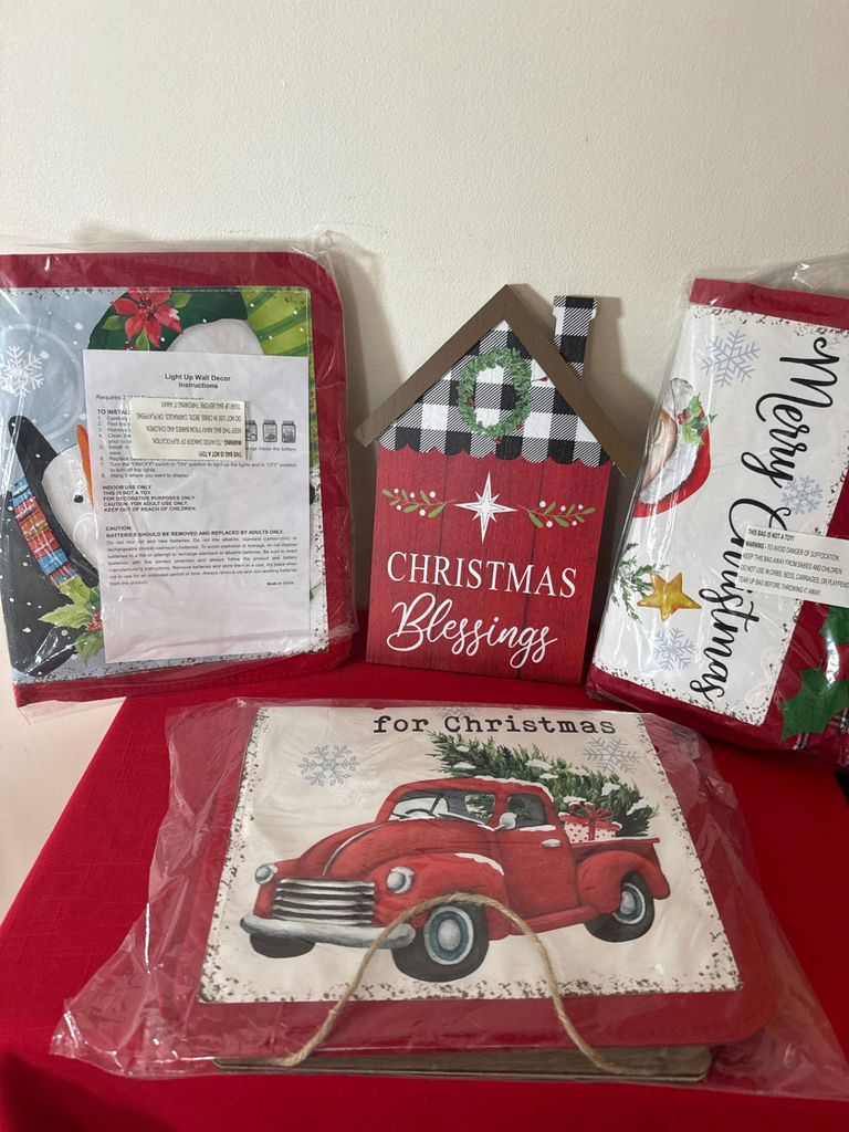 Christmas-themed decorative signs and textiles - image 1 of 3
