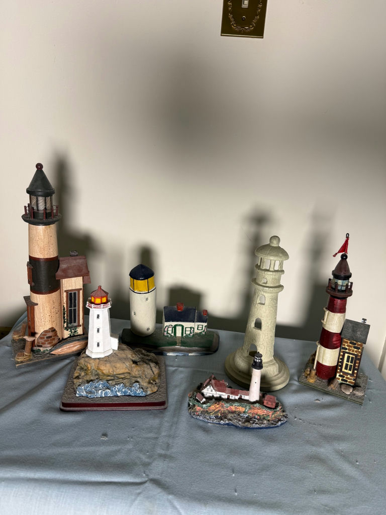 Lighthouse-themed decorative miniatures and art - image 4 of 8