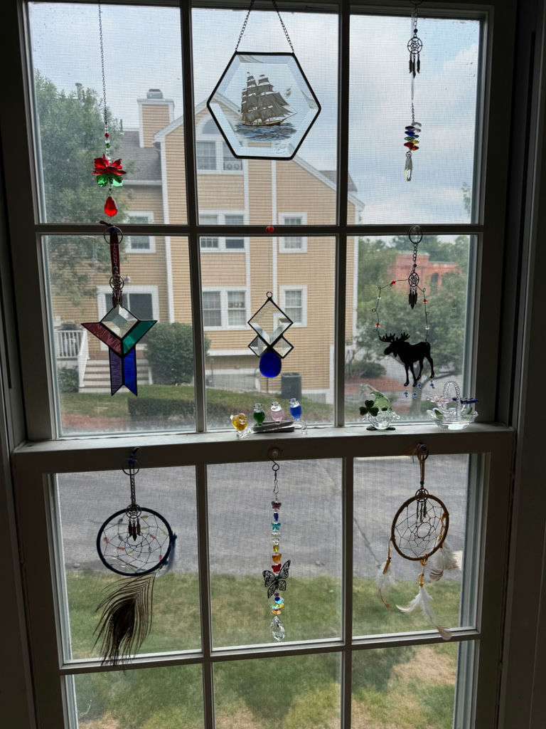 Assorted decorative hanging ornaments - image 5 of 16