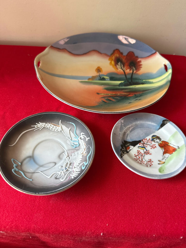 Assorted Japanese porcelain bowls and platter with landscape, dragon and girl motifs - image 1 of 8