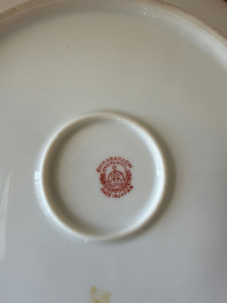 Assorted Japanese porcelain bowls and platter with landscape, dragon and girl motifs - image 8 of 8