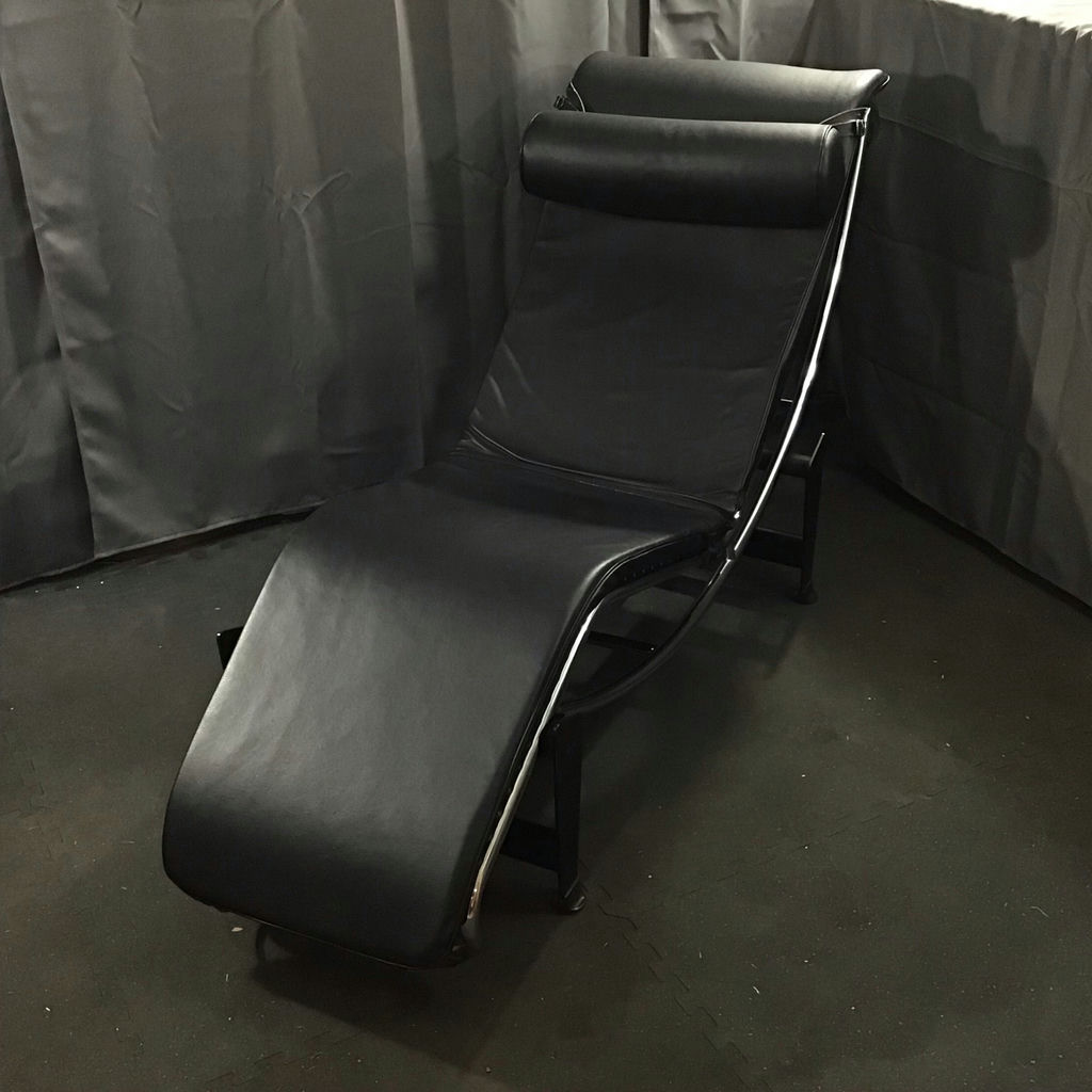 LC4 Leather & Chrome Chaise Lounger - image 3 of 13