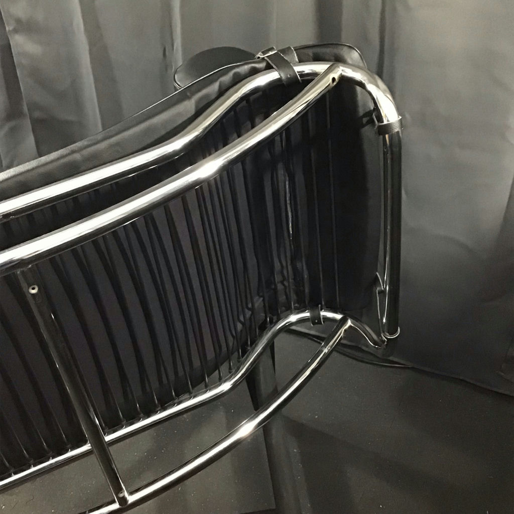 LC4 Leather & Chrome Chaise Lounger - image 7 of 13