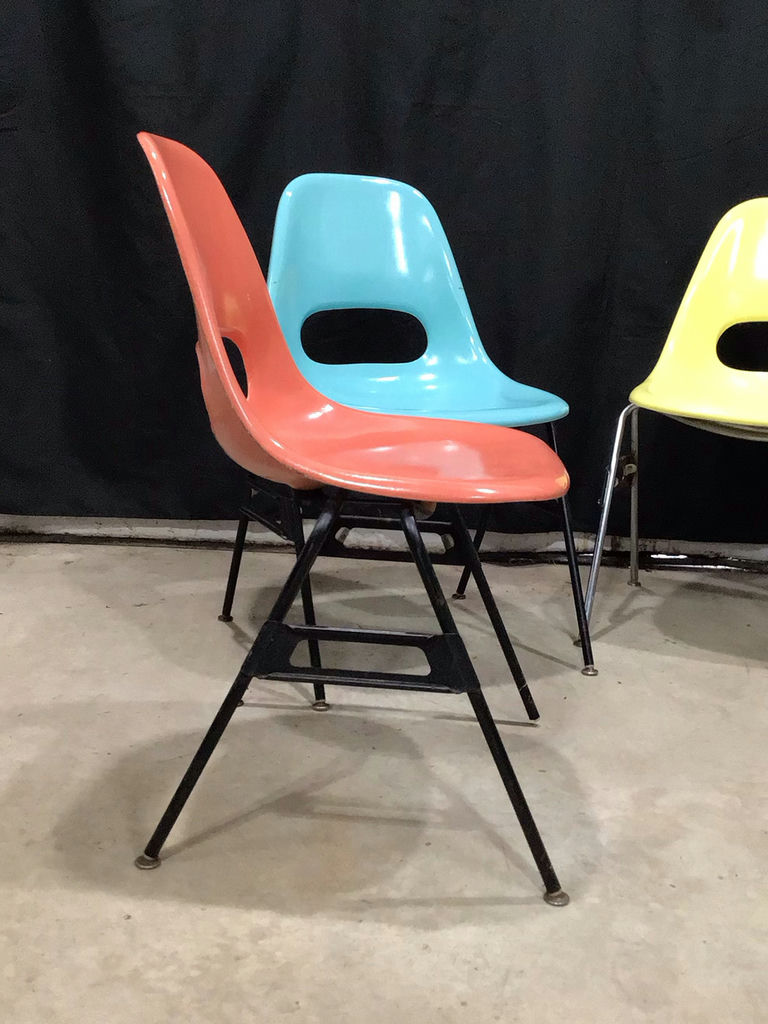 Krueger MCM Fiberglass Chairs - image 5 of 7