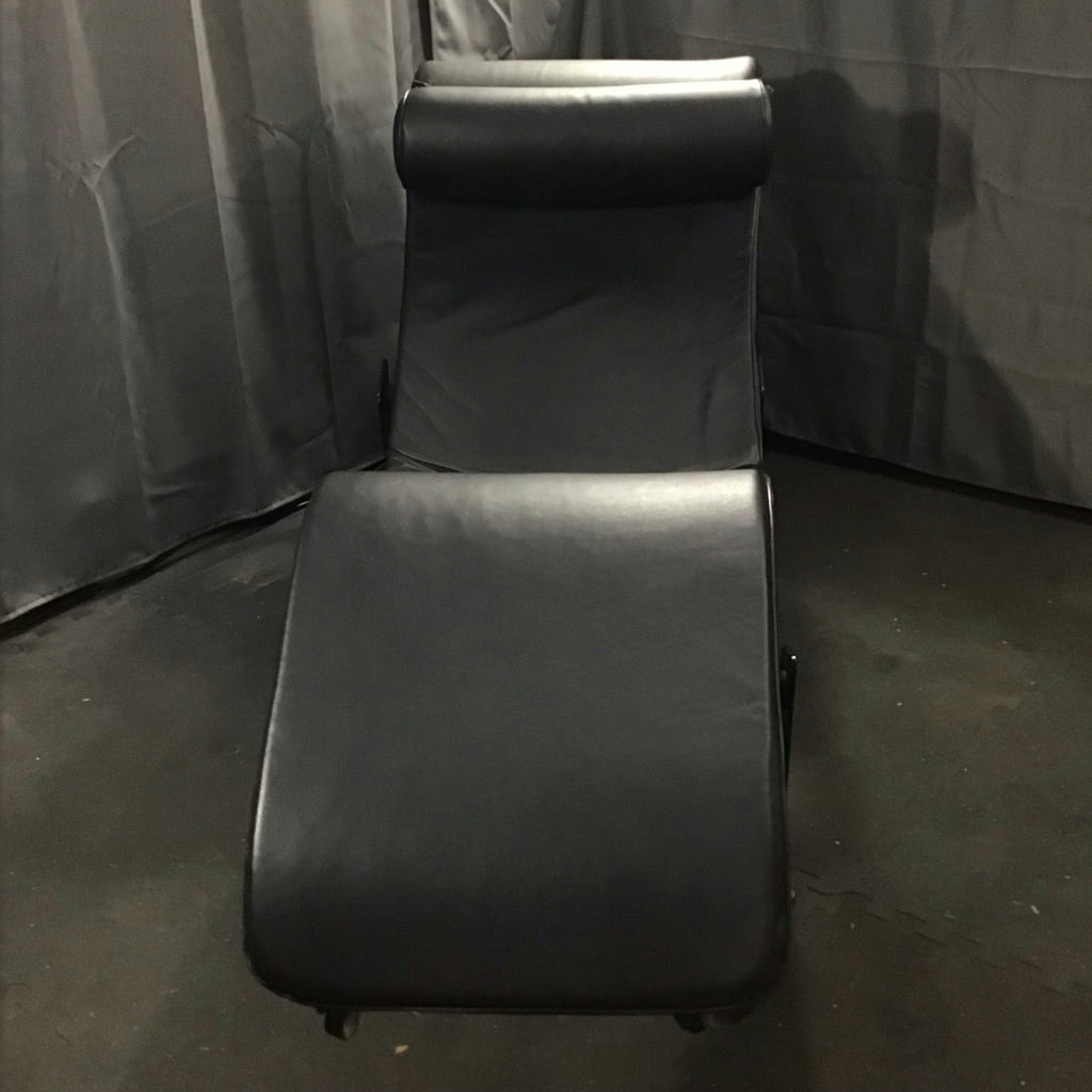 LC4 Leather & Chrome Chaise Lounger - image 2 of 13