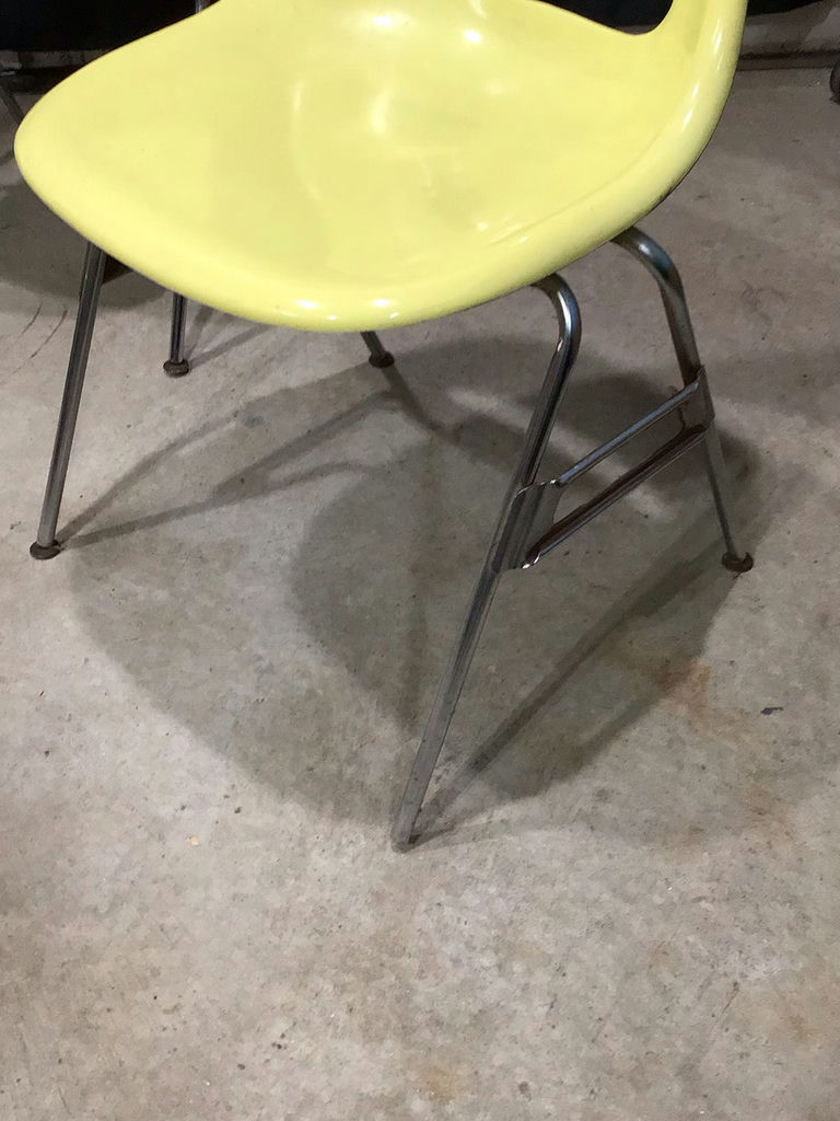 Krueger MCM Fiberglass Chairs - image 4 of 7
