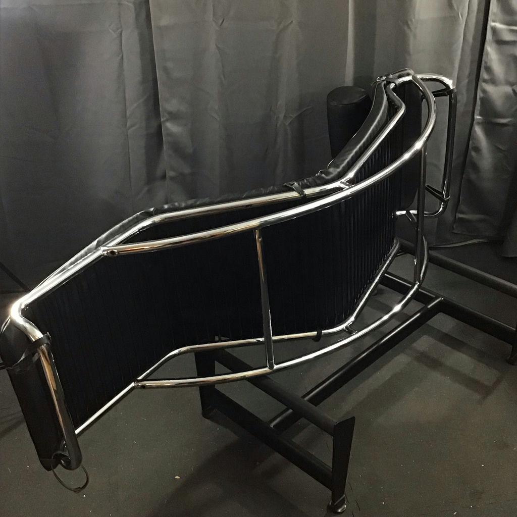 LC4 Leather & Chrome Chaise Lounger - image 6 of 13