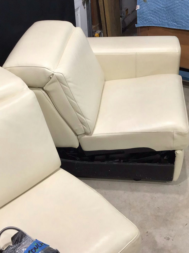 Jaymar Leather Power Reclining Loveseat - image 9 of 12