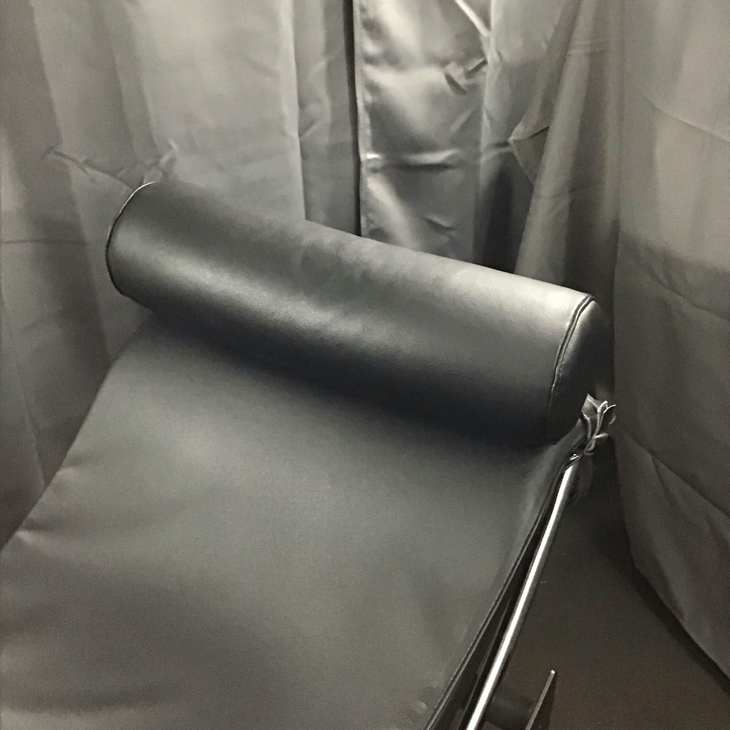 LC4 Leather & Chrome Chaise Lounger - image 5 of 13