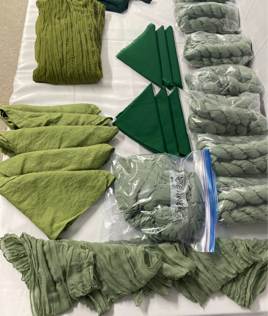 Table Cloths and Napkins - image 3 of 8