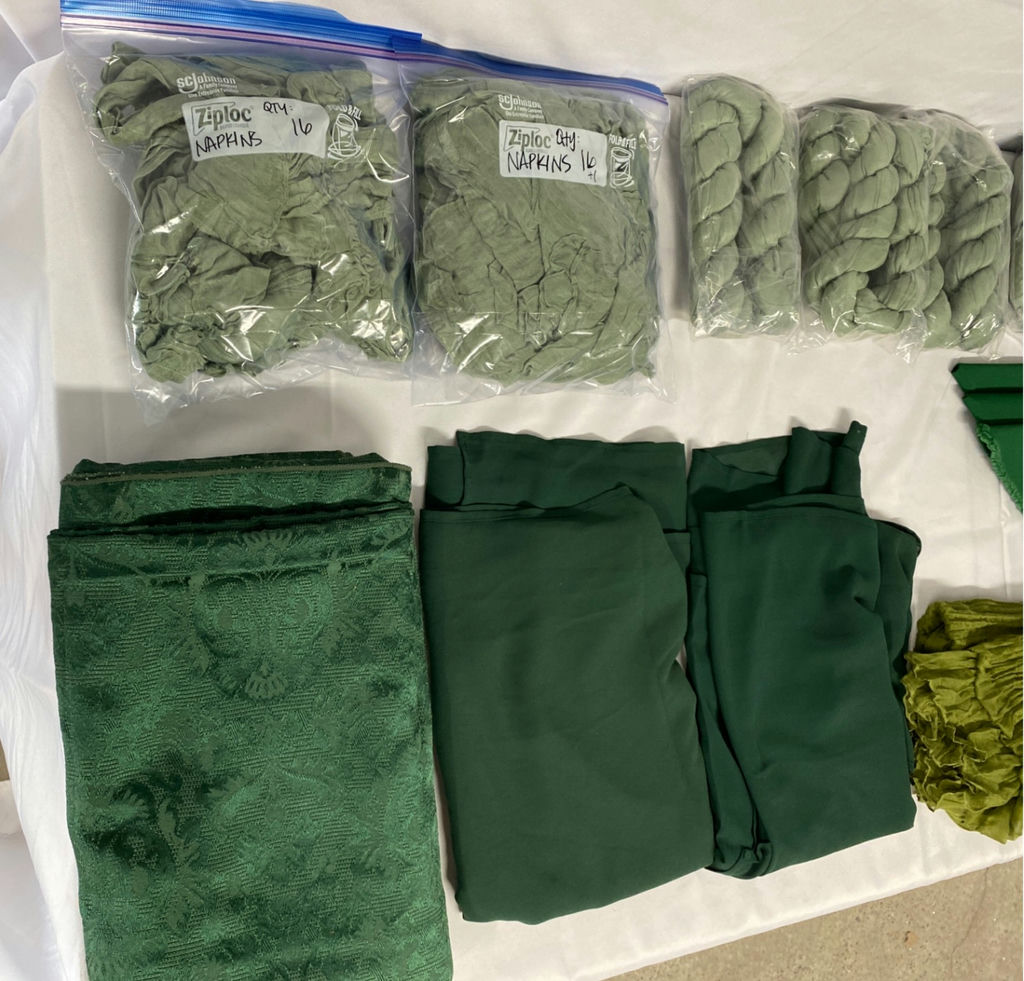 Table Cloths and Napkins - image 2 of 8
