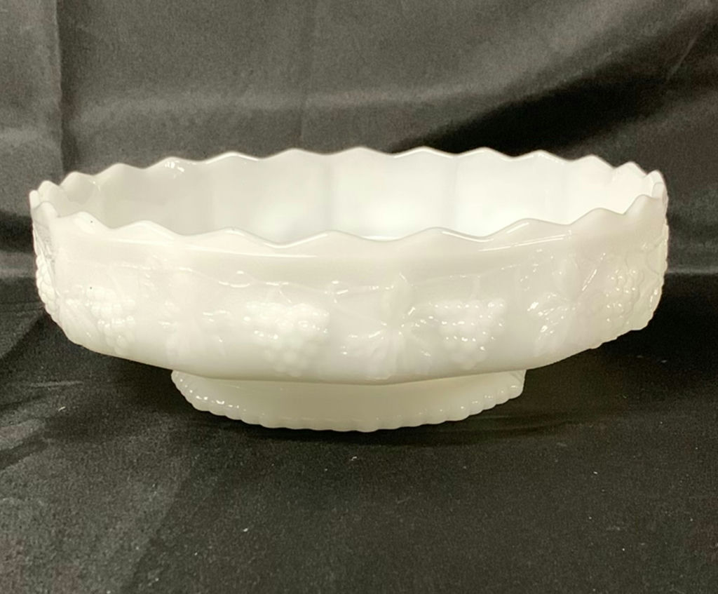 Vintage Milk Glass Pieces - image 2 of 10
