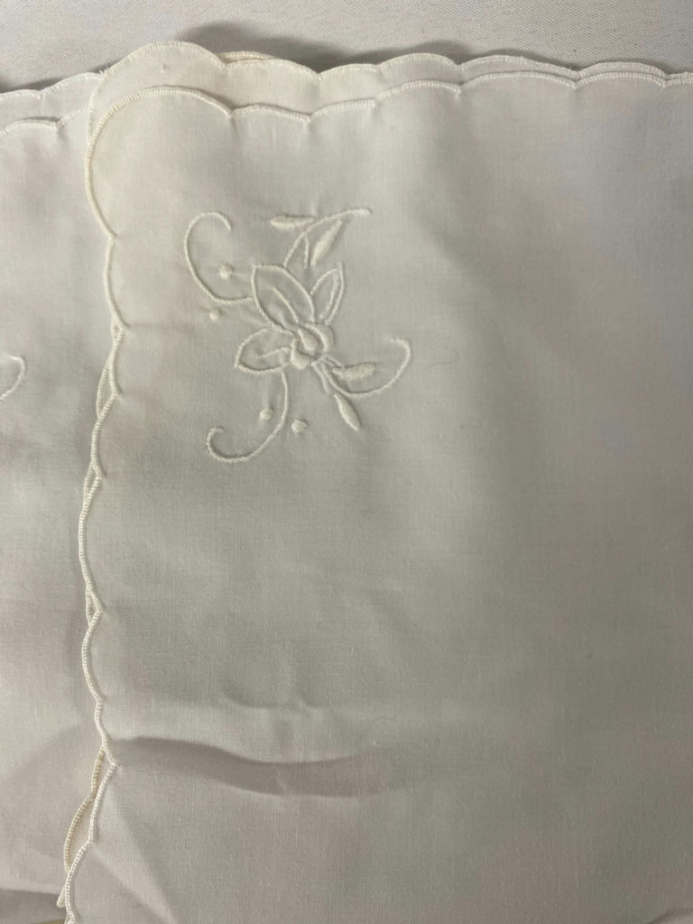 Formal and Vintage Linen Napkins and Tablecloths  - image 6 of 9