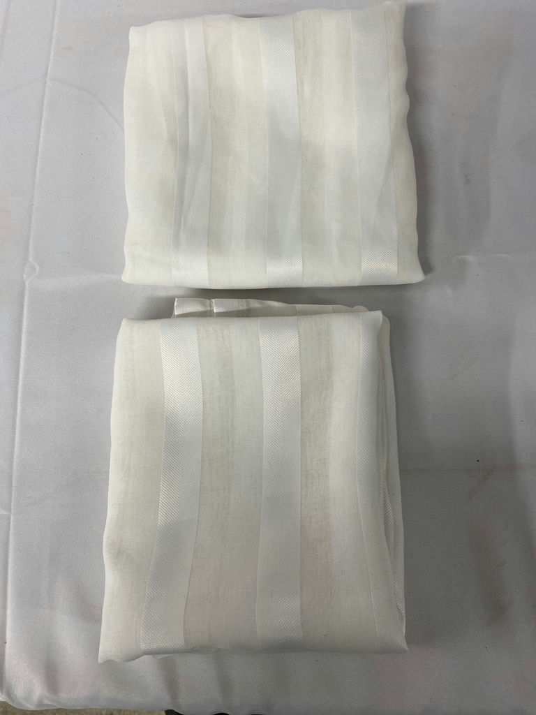Formal and Vintage Linen Napkins and Tablecloths - image 7 of 9