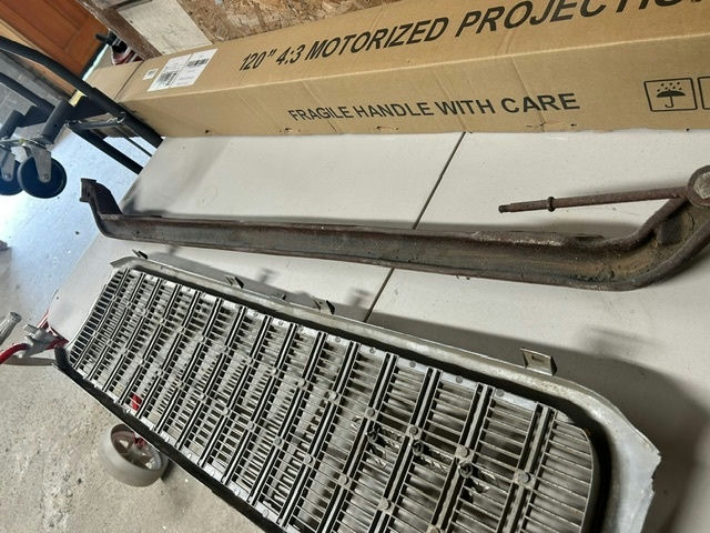 Ambassador car hubcaps and grille pieces - image 11 of 11
