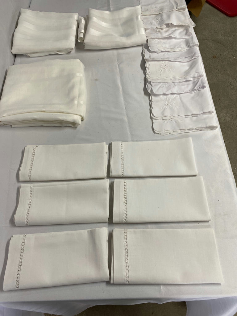 Formal and Vintage Linen Napkins and Tablecloths  - image 2 of 9