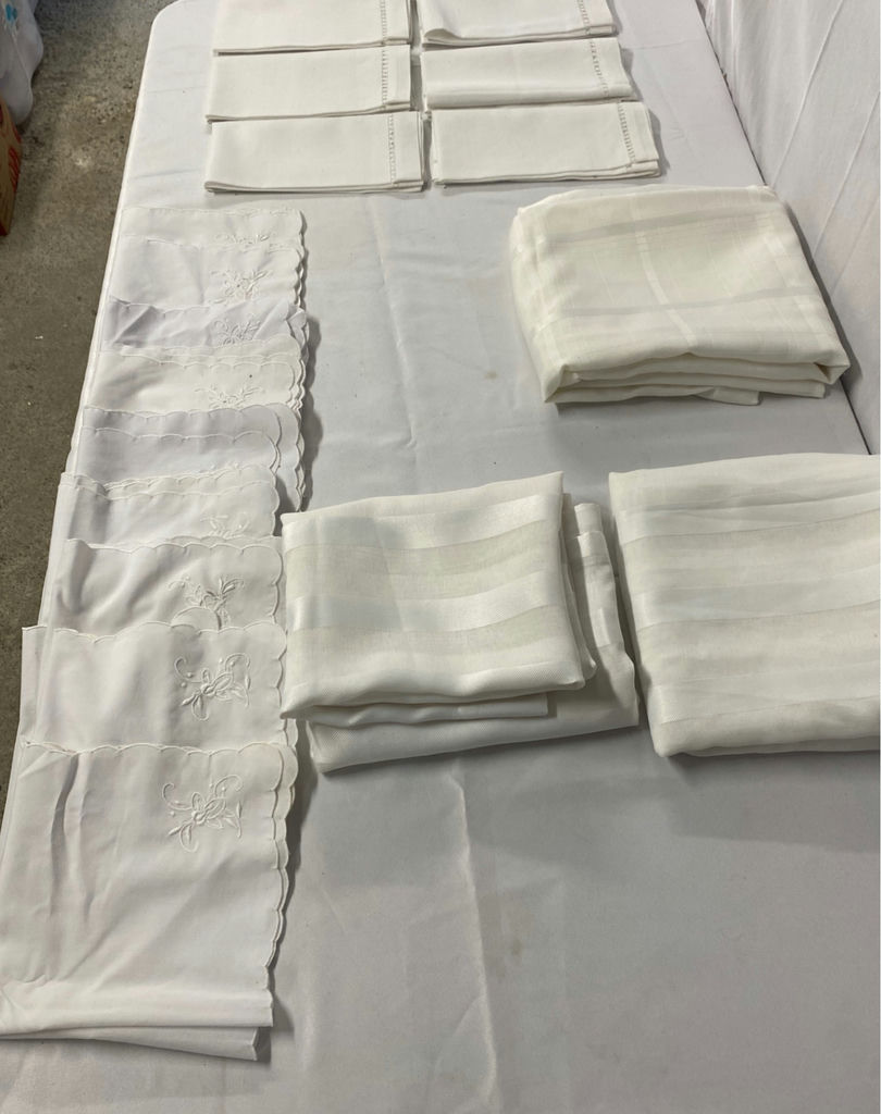 Formal and Vintage Linen Napkins and Tablecloths  - image 3 of 9