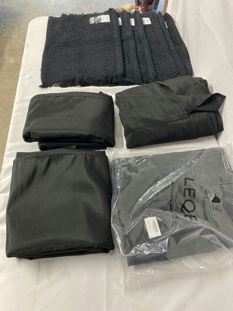 Black Tablecloths and Placemats - image 3 of 5