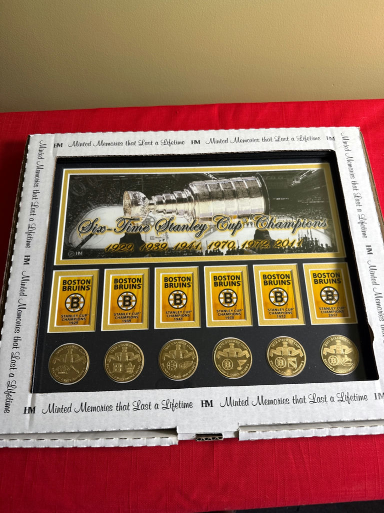 Boston Bruins Stanley Cup Champions Memorabilia Display - image 1 of 3