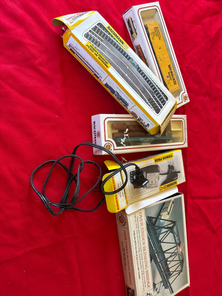 Bachmann HO Scale Model Train Boxes and Accessories - image 1 of 3