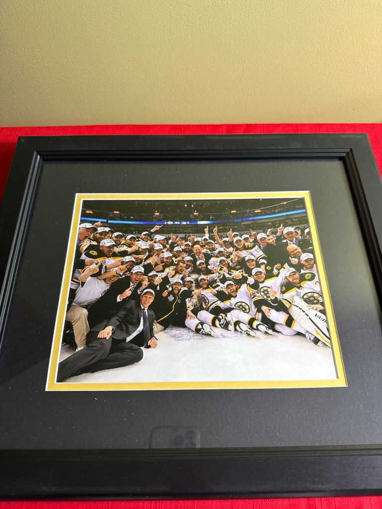 Framed group photo Bruins hockey players - image 1 of 3