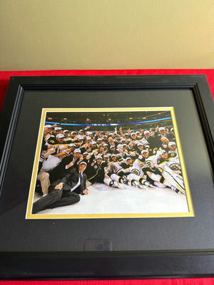 Framed group photo Bruins hockey players - Image 1 of 3