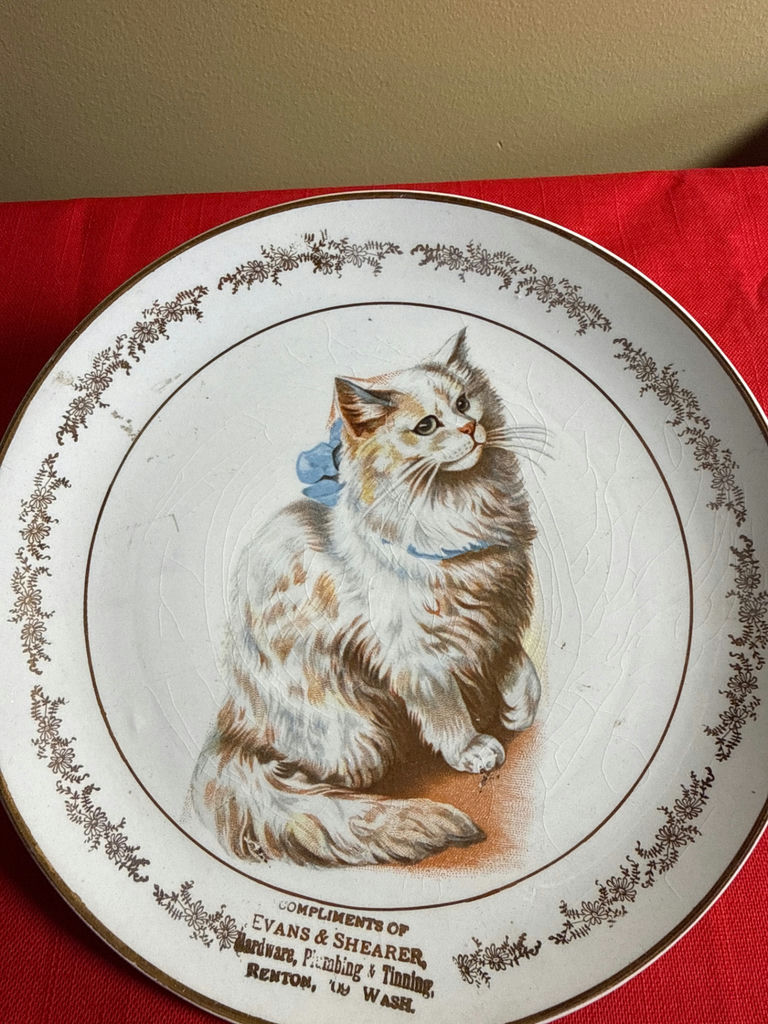 Cat-themed decorative plates - image 2 of 4