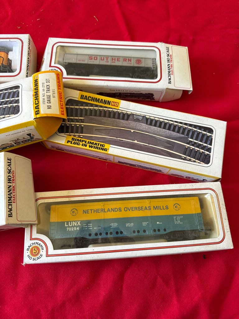 Bachmann HO Scale Train Locomotives and Freight Cars in Original Boxes - image 3 of 3