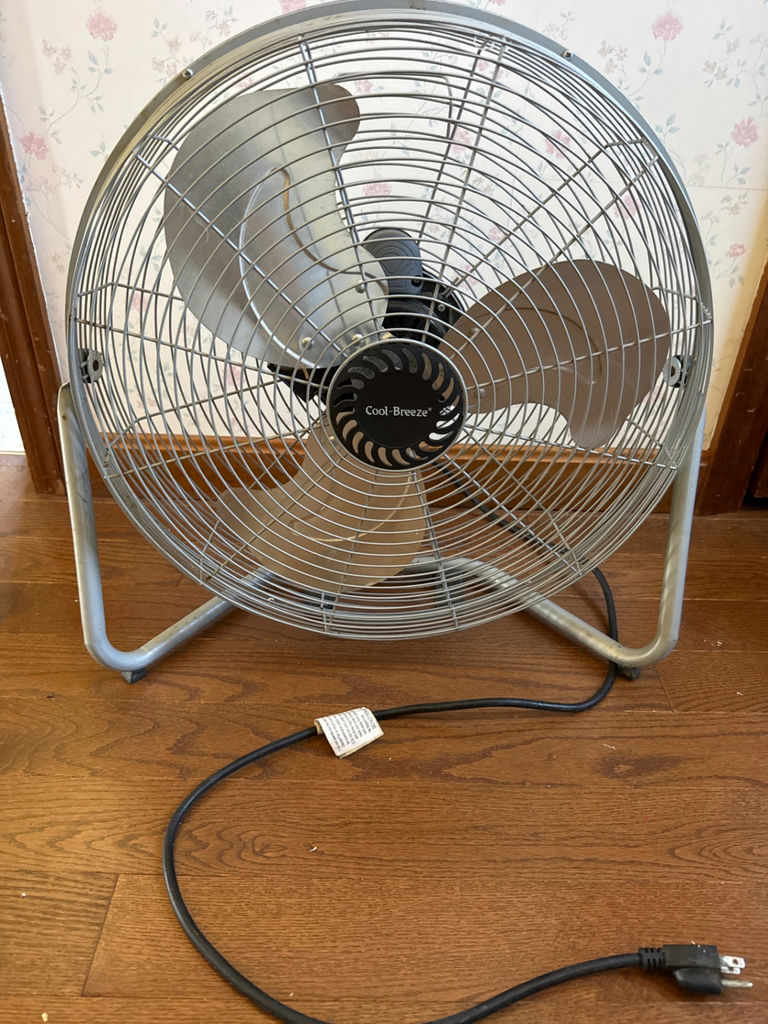 Cool-Breeze metal floor fan - image 1 of 2