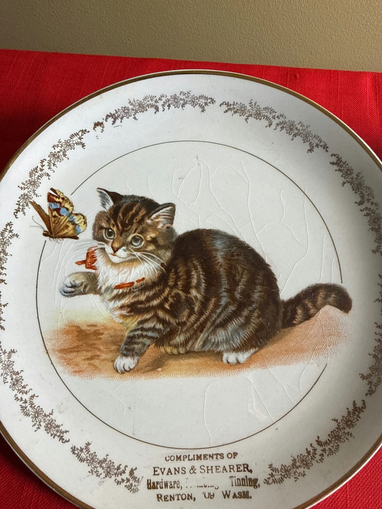 Cat-themed decorative plates - image 3 of 4