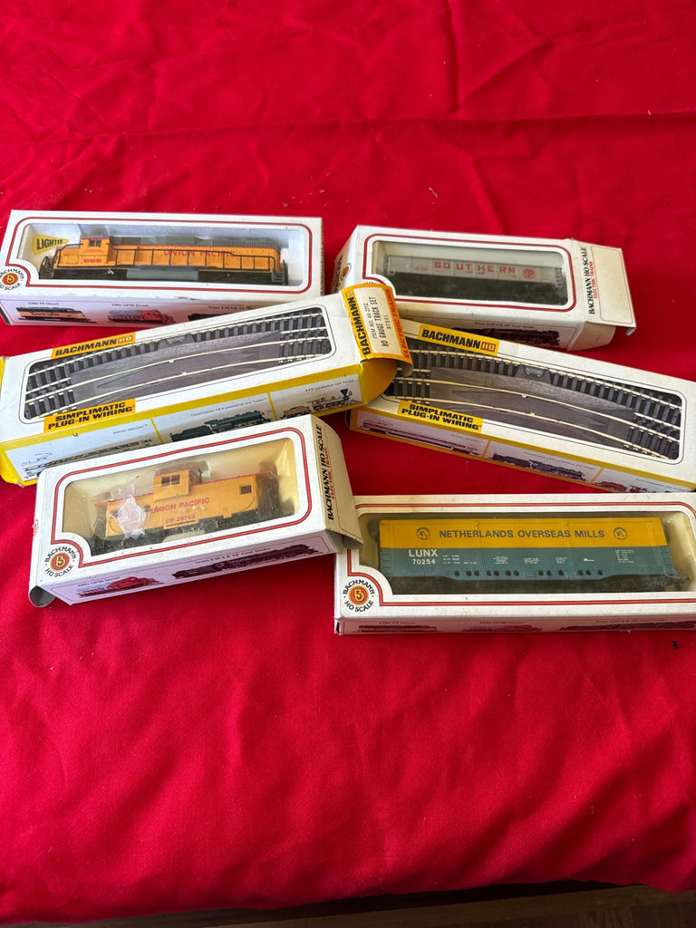 Bachmann HO Scale Train Locomotives and Freight Cars in Original Boxes - image 1 of 3
