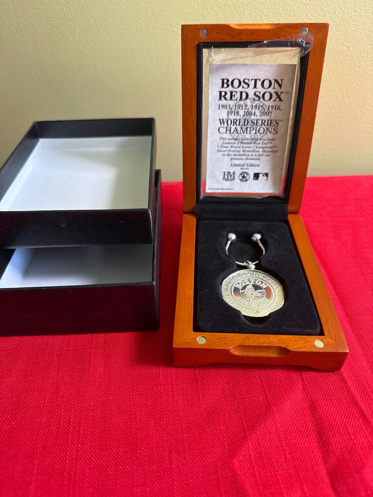Boston Red Sox World Series Champions commemorative medal in display box - image 1 of 3