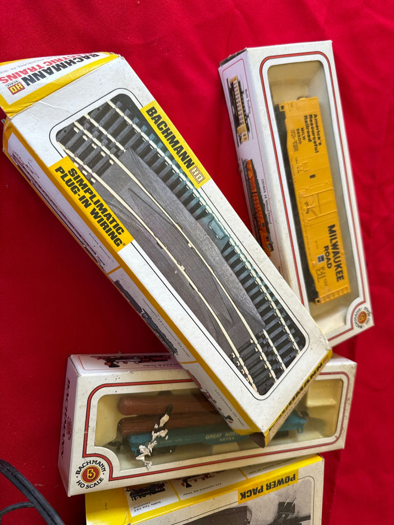 Bachmann HO Scale Model Train Boxes and Accessories - image 2 of 3