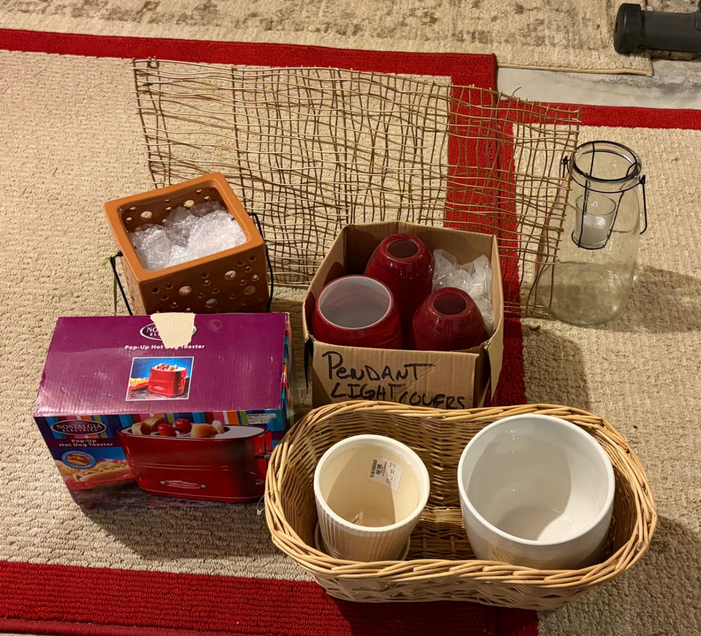 Household lot - image 2 of 2