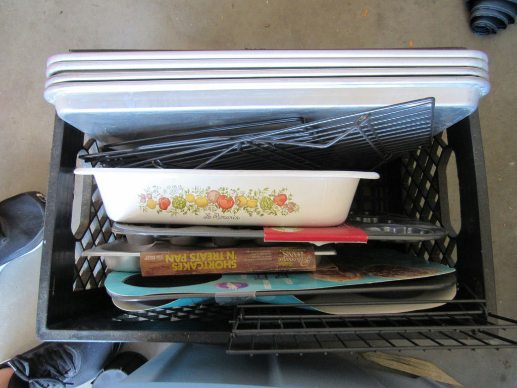Assorted Bakeware and Kitchen Serving Dishes - image 1 of 3