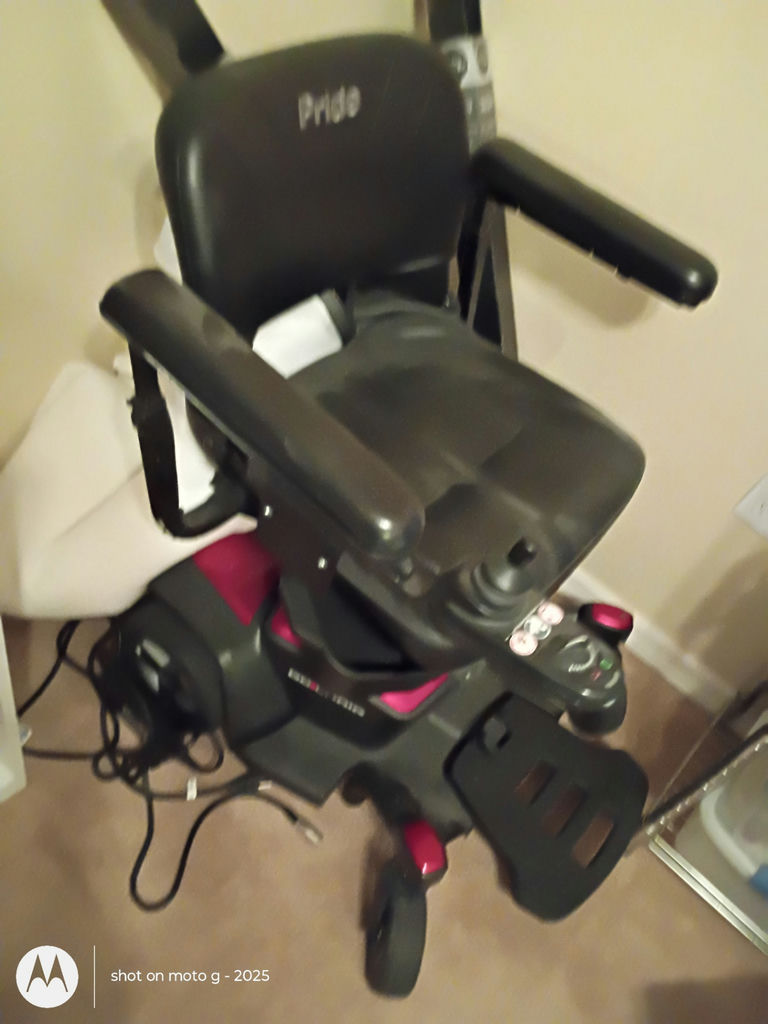 Pride Mobility Power Lift Chair - image 1 of 4
