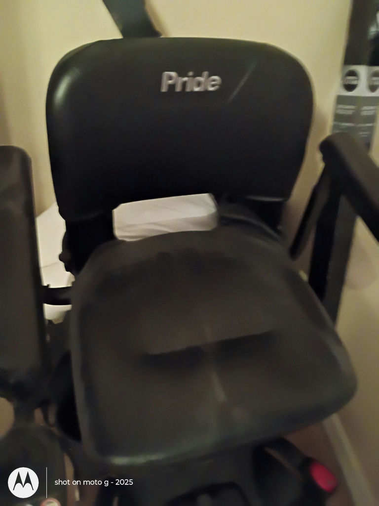 Pride Mobility Power Lift Chair - image 3 of 4