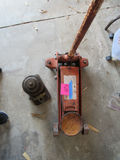 Hydraulic Bottle Jack and Floor Jack - thumbnail 2 of 2